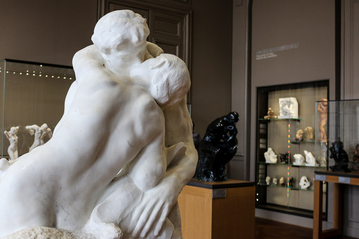 o interior do museu rodin em paris