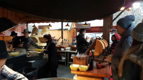 Raclette na feira de Natal em Paris