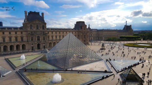 Área externa do museu do Louvre