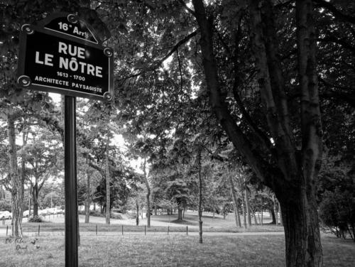 Placas de rua na cidade de Paris