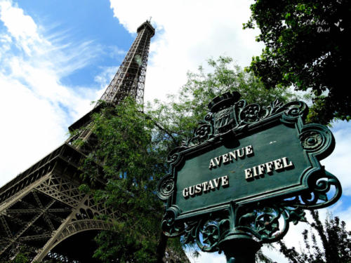 Placas de rua na cidade de Paris