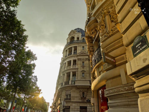 Placas de rua na cidade de Paris