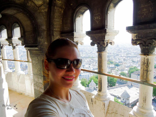 Dani na Sacre Coeur em Montmartre