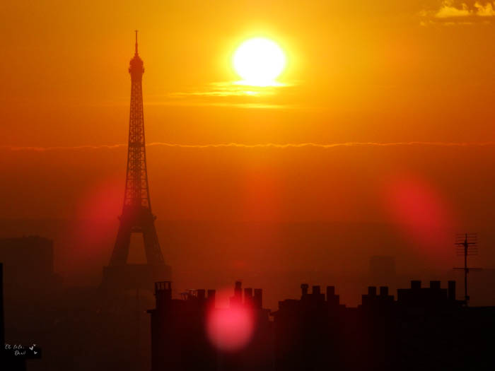 Por do sol com a torre eiffel vista de montmartre