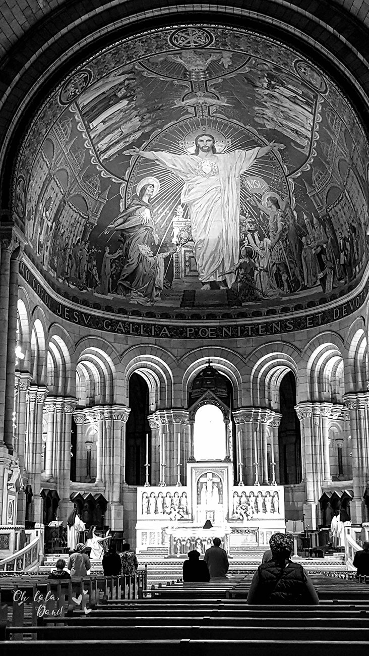 Interior da Sacre Coeur em Montmartre